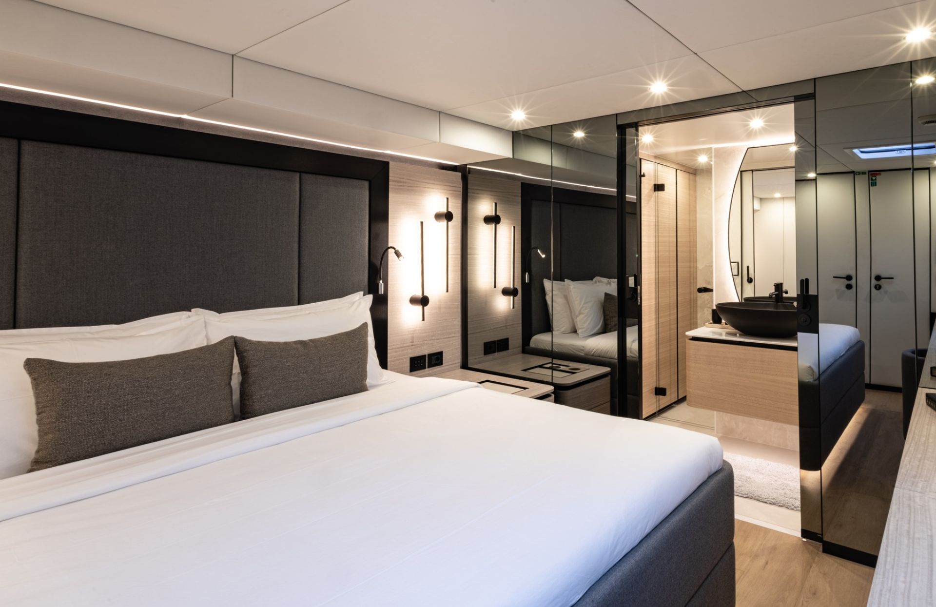 VELA Sunreef 70 Eco - VIP cabin 1
