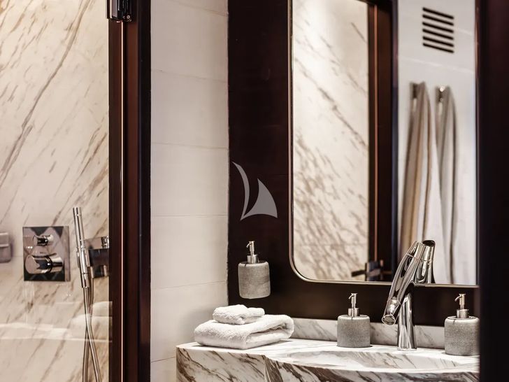 VELA Phinisi 50m - VIP cabin 2 bathroom VELA Phinisi 50m - VIP cabin 2 bathroom