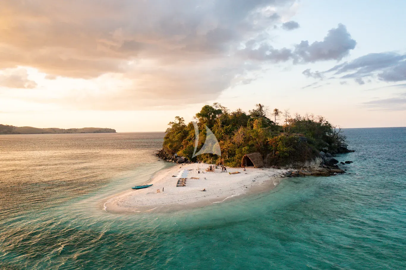Charter Yacht VELA - Phinisi 50m - 6 Cabins - Labuan Bajo - Komodo - Sorong - Raja Ampat - Indonesia