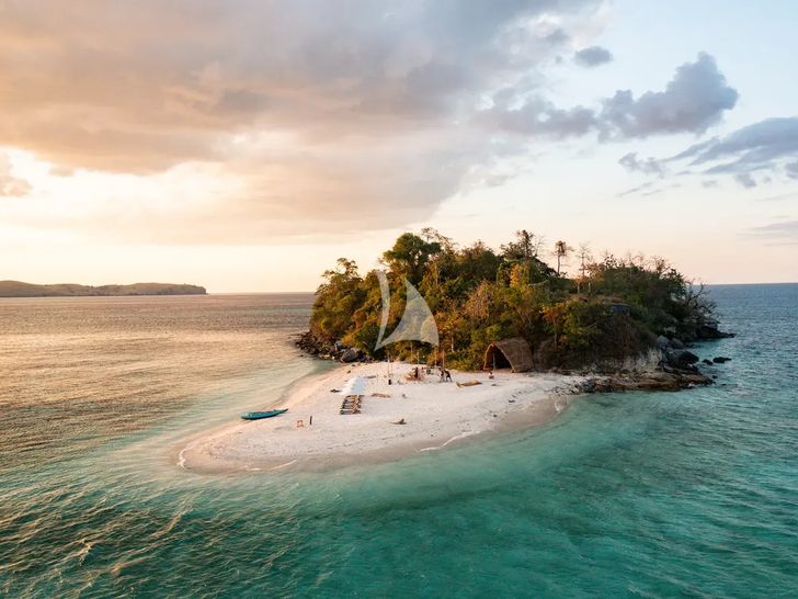 VELA Phinisi 50m - beach set up VELA Phinisi 50m - beach set up