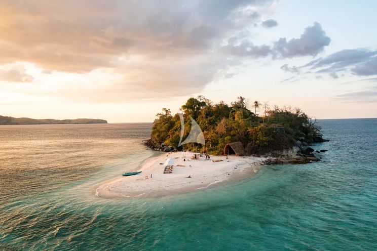 Charter Yacht VELA - Phinisi 50m - 6 Cabins - Labuan Bajo - Komodo - Sorong - Raja Ampat - Indonesia