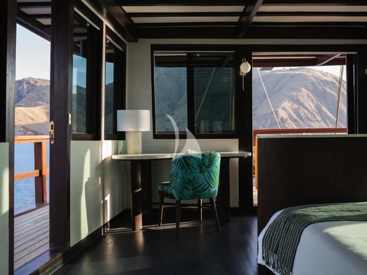 VELA Phinisi 50m - master cabin 1 work desk VELA Phinisi 50m - master cabin 1 work desk