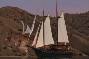 VELA - Phinisi 50m - 6 Cabins - Labuan Bajo - Komodo - Sorong - Raja Ampat - Indonesia VELA - Phinisi 50m - 6 Cabins - Labuan Bajo - Komodo - Sorong - Raja Ampat - Indonesia