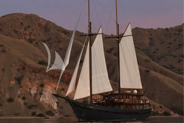 Charter Yacht VELA - Phinisi 50m - 6 Cabins - Labuan Bajo - Komodo - Sorong - Raja Ampat - Indonesia