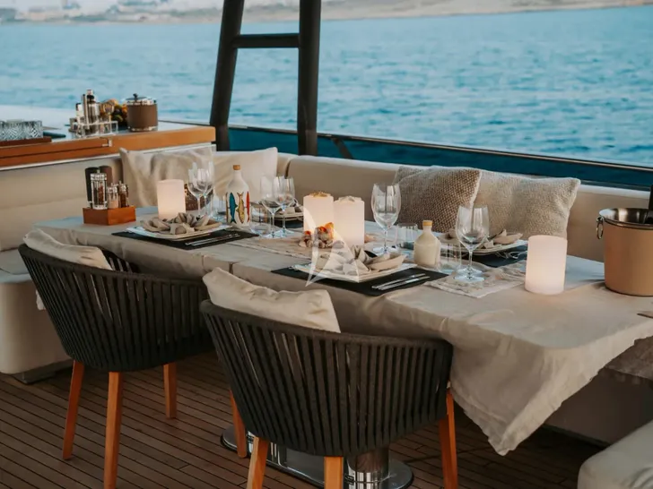 VENUS Monte Carlo MCY86 - flybridge dining area VENUS Monte Carlo MCY86 - flybridge dining area