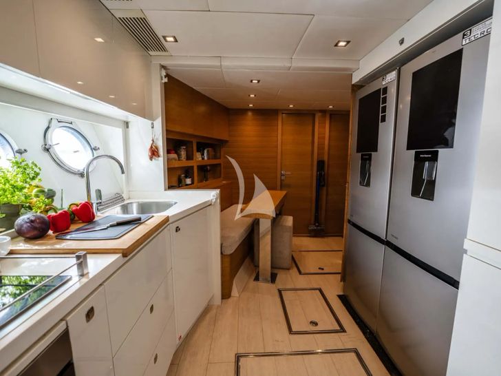VENUS Monte Carlo MCY86 - galley VENUS Monte Carlo MCY86 - galley