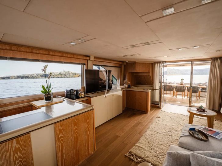 VENUS Monte Carlo MCY86 - main saloon VENUS Monte Carlo MCY86 - main saloon