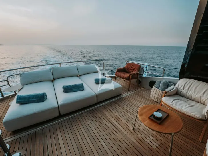 VENUS Monte Carlo MCY86 - sun bed bronzing area VENUS Monte Carlo MCY86 - sun bed bronzing area