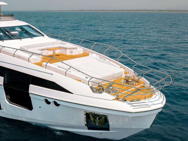VESTA Azimut Grande 27M - foredeck VESTA Azimut Grande 27M - foredeck