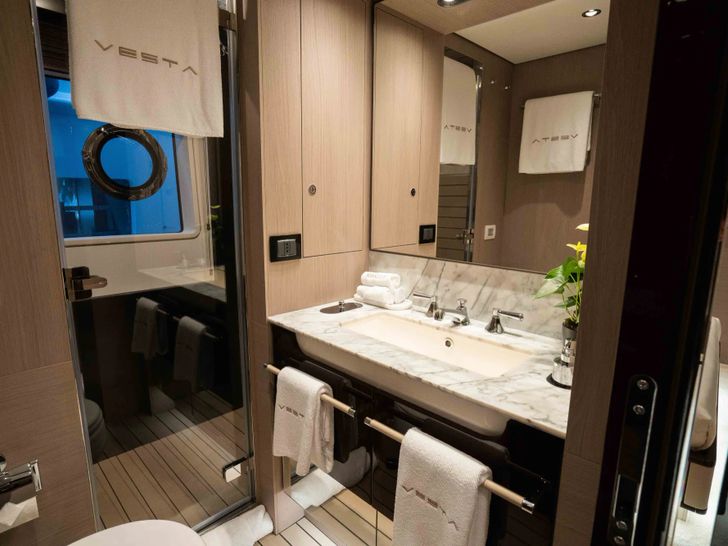VESTA Azimut Grande 27M - VIP cabin 1 bathroom VESTA Azimut Grande 27M - VIP cabin 1 bathroom