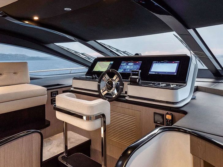VESTA Azimut Grande 27M - cockpit VESTA Azimut Grande 27M - cockpit