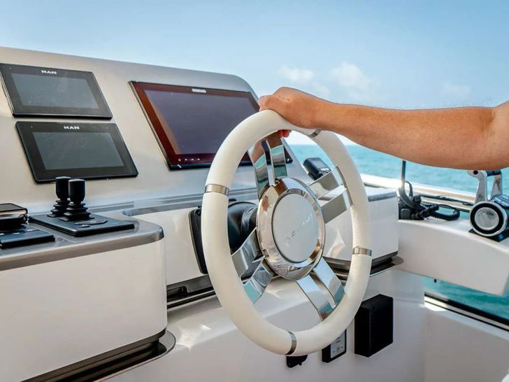 VESTA Azimut Grande 27M - helm VESTA Azimut Grande 27M - helm