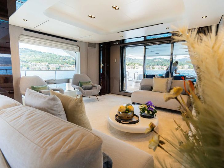 VESTA Azimut Grande 27M - main saloon VESTA Azimut Grande 27M - main saloon