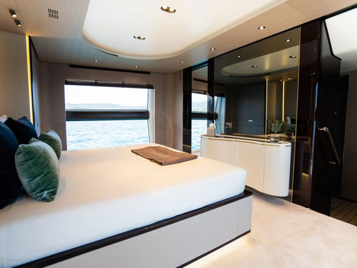 VESTA Azimut Grande 27M - master cabin bed VESTA Azimut Grande 27M - master cabin bed