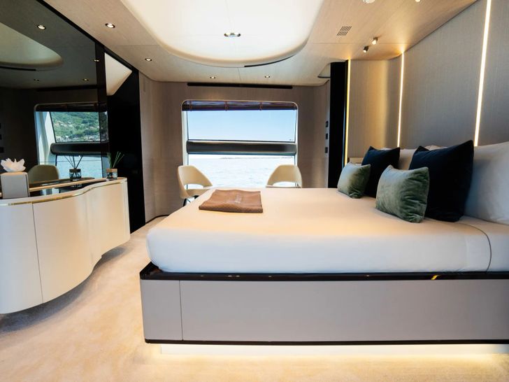 VESTA Azimut Grande 27M - master cabin VESTA Azimut Grande 27M - master cabin