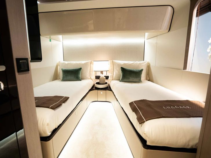 VESTA Azimut Grande 27M - twin cabin 2 VESTA Azimut Grande 27M - twin cabin 2