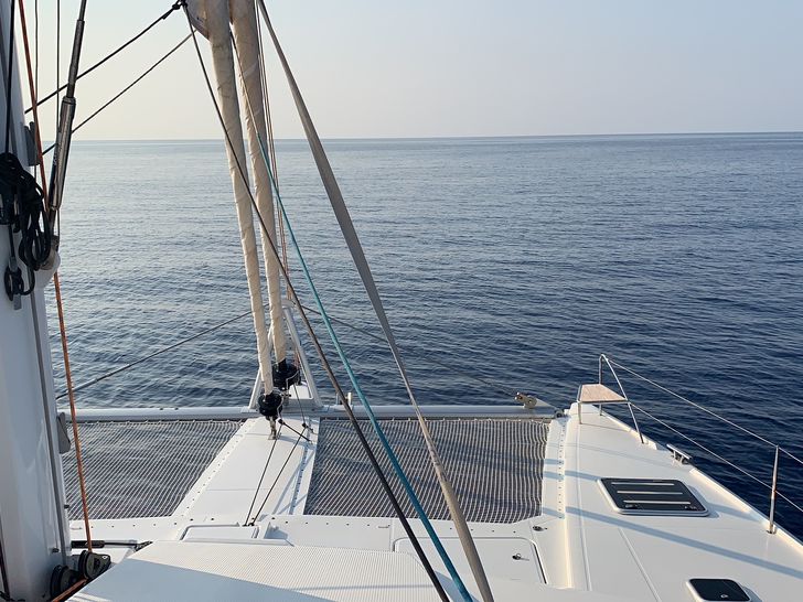 VIDA BOA II Fountaine Pajot Ipanema 58 - foredeck trampolines VIDA BOA II Fountaine Pajot Ipanema 58 - foredeck trampolines