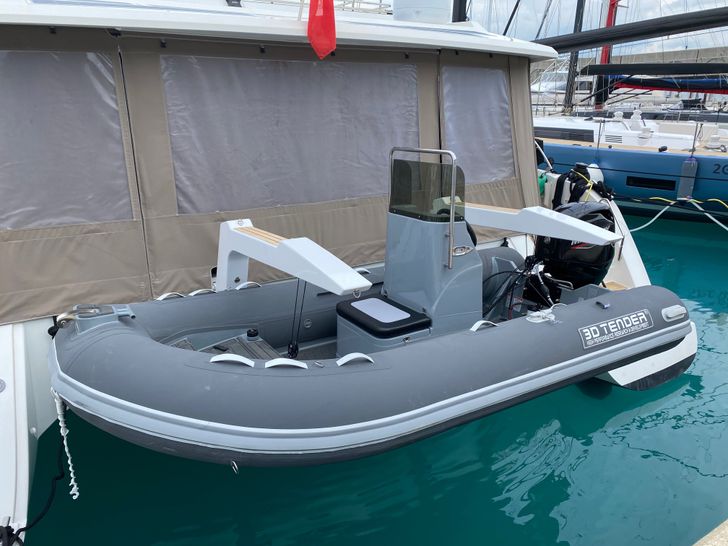 VIDA BOA II Fountaine Pajot Ipanema 58 - dinghy VIDA BOA II Fountaine Pajot Ipanema 58 - dinghy