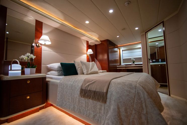 Charter Yacht VIKING III - Dixon Yacht Custom 35m - 5 Cabins - Golfe Juan - Cannes - Monaco - St Tropez - French Riviera