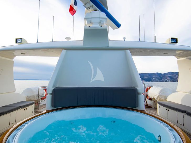 VIKING III Dixon 35m - jacuzzi VIKING III Dixon 35m - jacuzzi