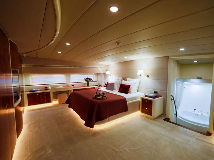 VIKING III Dixon 35m - master cabin 1 VIKING III Dixon 35m - master cabin 1