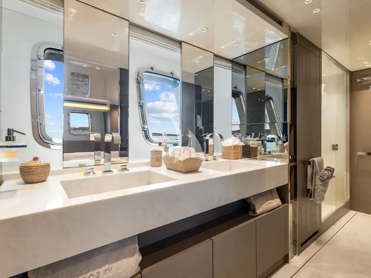 VINCI II Sanlorenzo SX88 - master cabin bathroom VINCI II Sanlorenzo SX88 - master cabin bathroom