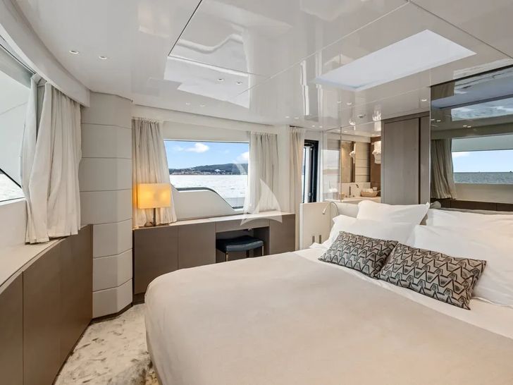 VINCI II Sanlorenzo SX88 - master cabin bed VINCI II Sanlorenzo SX88 - master cabin bed