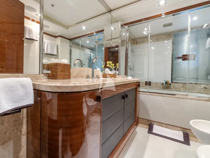 VISION Benetti 60m - VIP cabin 2 bathroom VISION Benetti 60m - VIP cabin 2 bathroom