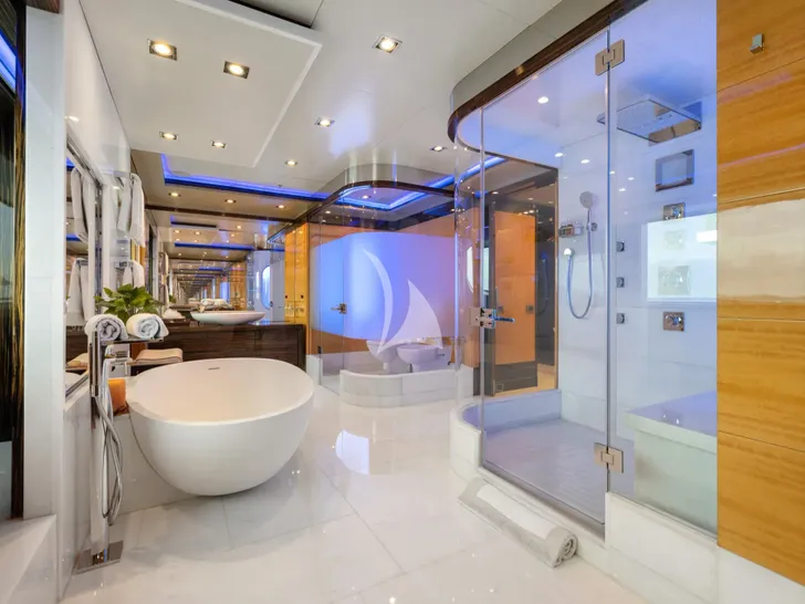 VISION Benetti 60m - master cabin bathroom VISION Benetti 60m - master cabin bathroom