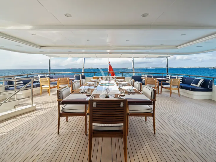 VISION Benetti 60m - sky deck dining and aft lounge VISION Benetti 60m - sky deck dining and aft lounge