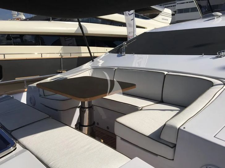 VISIONARIA Amer 94 - foredeck seating area VISIONARIA Amer 94 - foredeck seating area