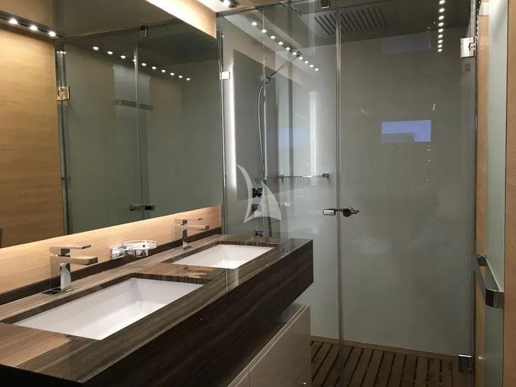 VISIONARIA Amer 94 - master cabin bathroom VISIONARIA Amer 94 - master cabin bathroom