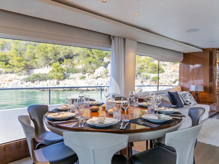 VISTA Princess Yachts Dining 2 VISTA Princess Yachts Dining 2