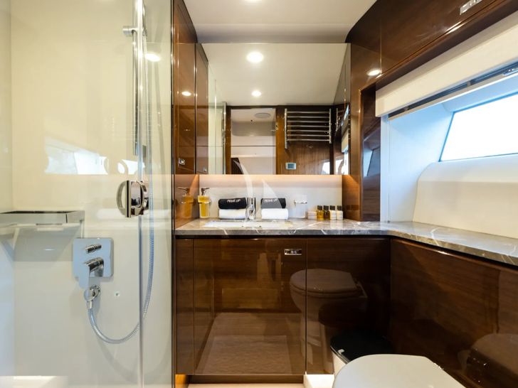 VISTA Princess Yachts Twin Bathroom VISTA Princess Yachts Twin Bathroom