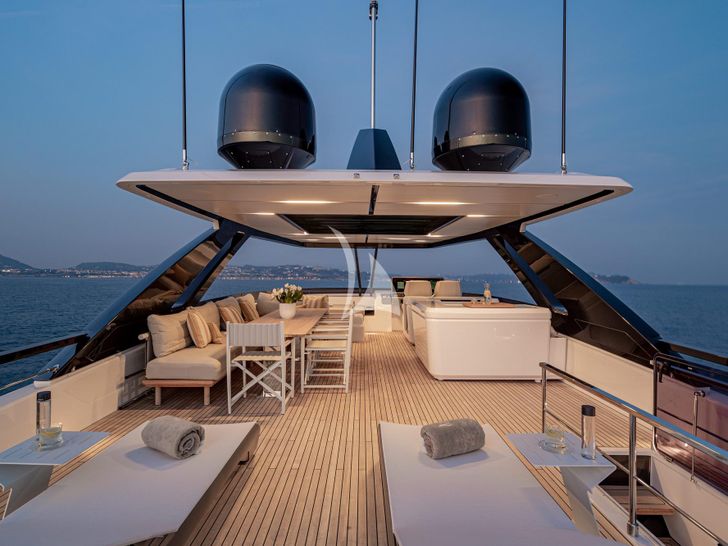 VITTORIA Flybridge VITTORIA Flybridge