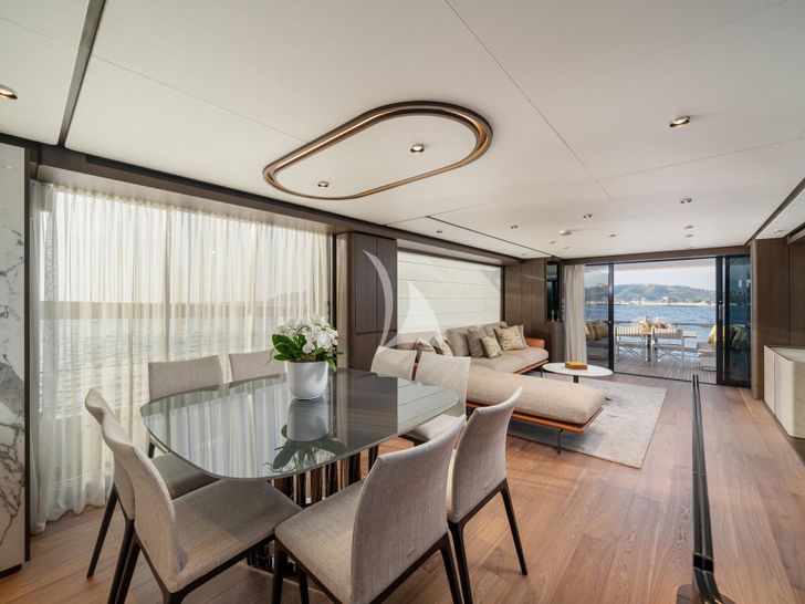 VITTORIA Main Salon Aft VITTORIA Main Salon Aft