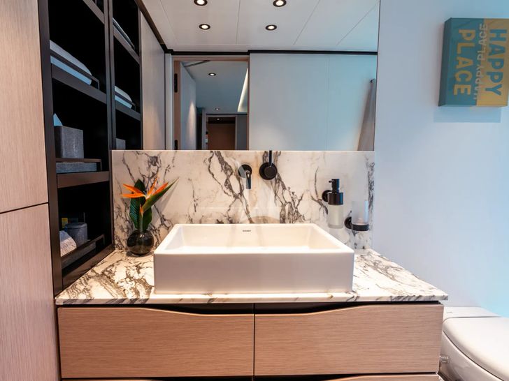 VIVACE Alpha Spritz 102 - VIP cabin 2 bathroom VIVACE Alpha Spritz 102 - VIP cabin 2 bathroom