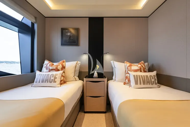 Charter Yacht VIVACE - Alpha Spritz 102 - 5 Cabins - Nassau - Exumas - Staniel Cay - Bahamas