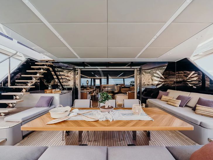 VIVA LA VIDA Sunreef 80 - aft deck wide shot VIVA LA VIDA Sunreef 80 - aft deck wide shot