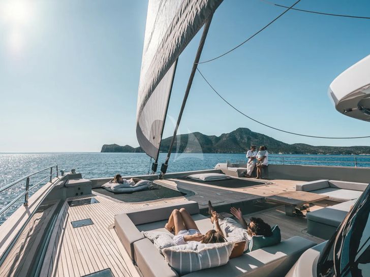 VIVA LA VIDA Sunreef 80 - foredeck wide shot VIVA LA VIDA Sunreef 80 - foredeck wide shot