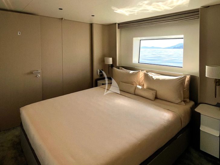 VOLANTE Azimut Grande 32M - VIP cabin 2 VOLANTE Azimut Grande 32M - VIP cabin 2