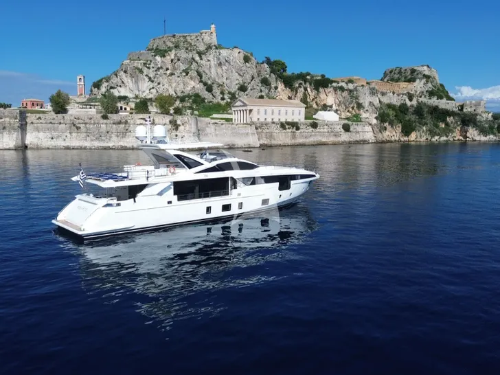 VOLANTE Azimut Grande 32M - anchored VOLANTE Azimut Grande 32M - anchored