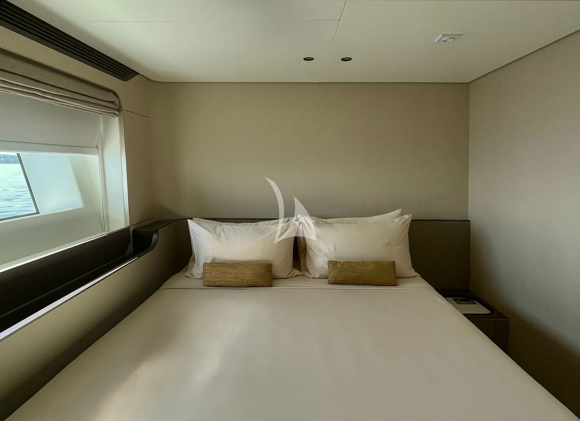 VOLANTE Azimut Grande 32M - convertible cabin