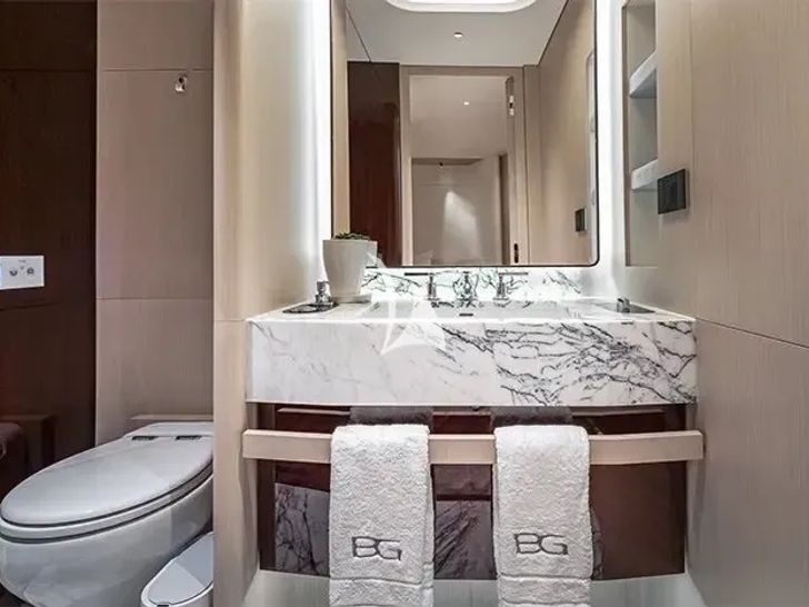 VOLO MARE Azimut Grande Trideck - VIP cabin 1 bathroom VOLO MARE Azimut Grande Trideck - VIP cabin 1 bathroom