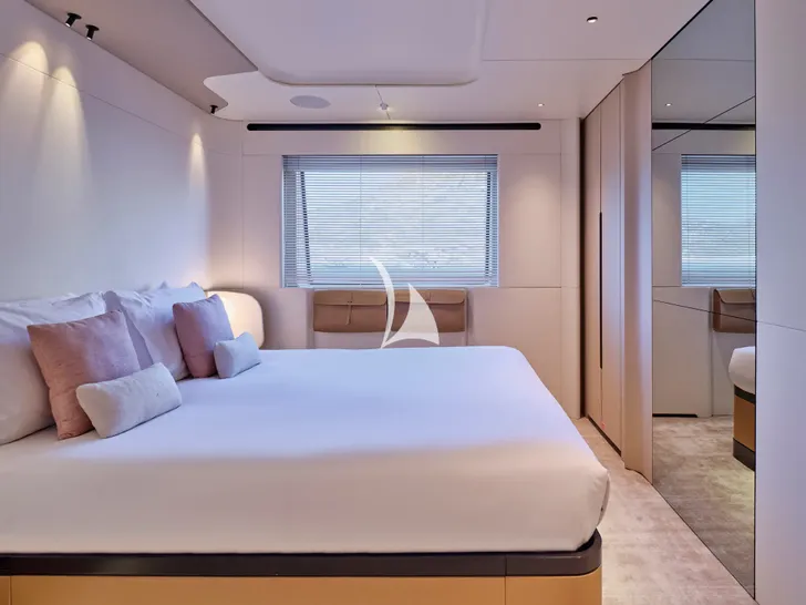 VOLO MARE Azimut Grande Trideck 38m - VIP cabin 1 VOLO MARE Azimut Grande Trideck 38m - VIP cabin 1