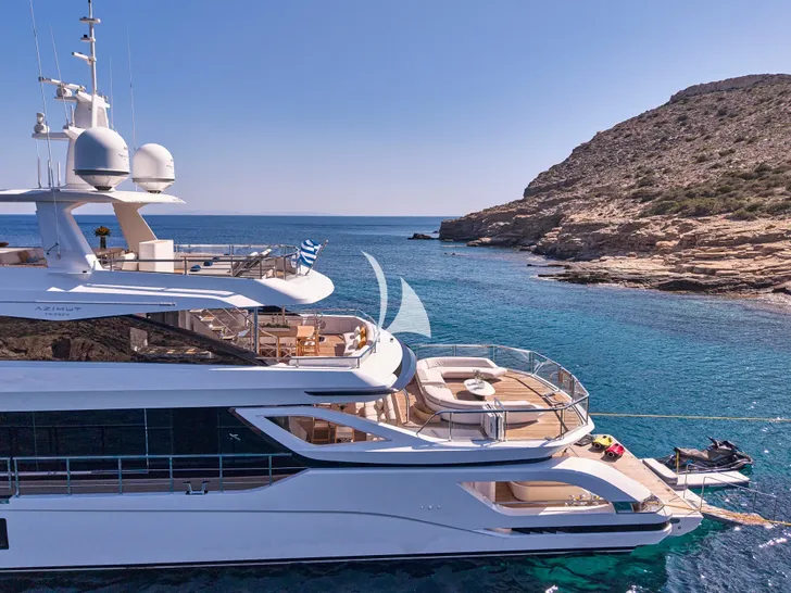 VOLO MARE Azimut Grande Trideck 38m - aft shot VOLO MARE Azimut Grande Trideck 38m - aft shot