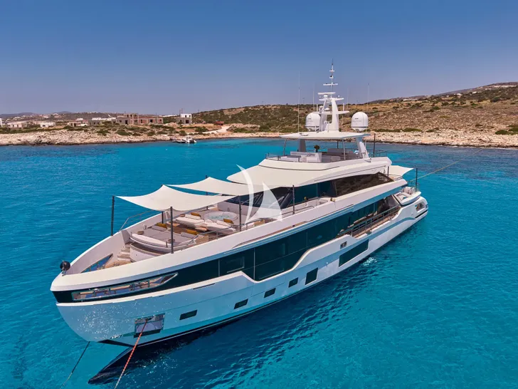 VOLO MARE Azimut Grande Trideck 38m - anchored VOLO MARE Azimut Grande Trideck 38m - anchored