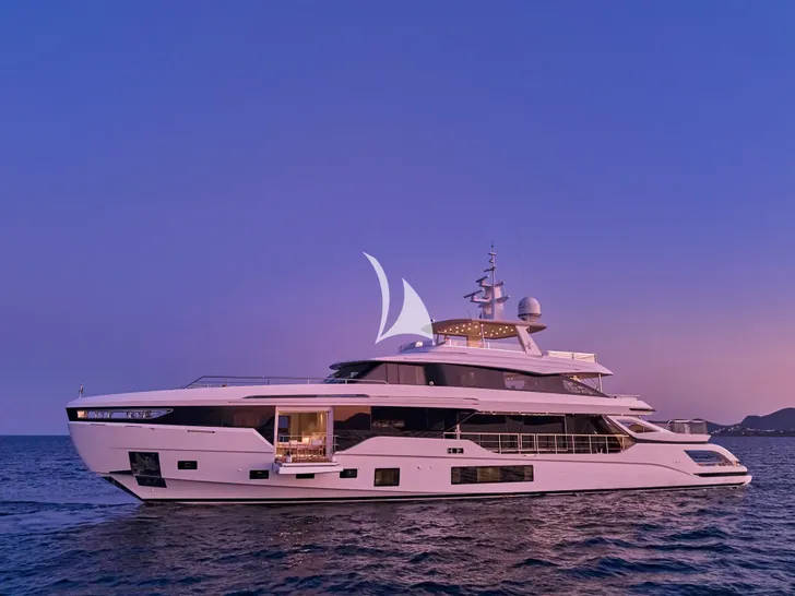 VOLO MARE Azimut Grande Trideck 38m - at night VOLO MARE Azimut Grande Trideck 38m - at night