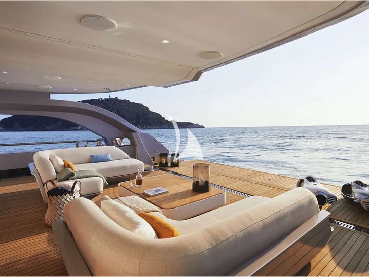 VOLO MARE Azimut Grande Trideck - beach club VOLO MARE Azimut Grande Trideck - beach club