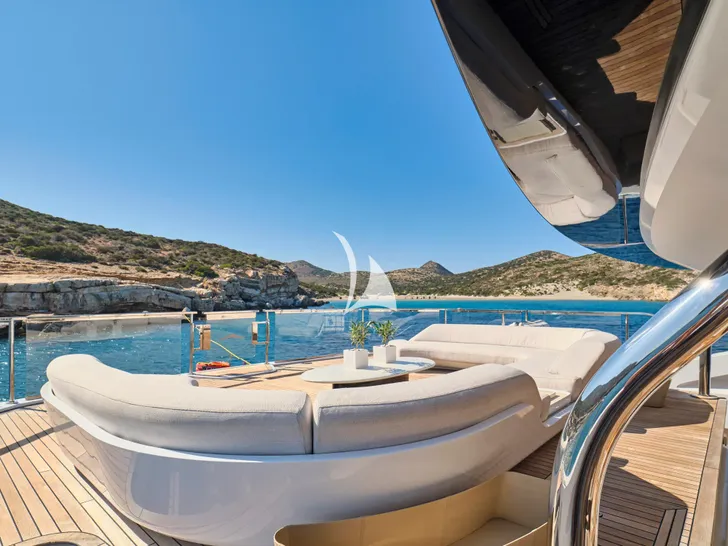 VOLO MARE Azimut Grande Trideck 38m - main aft deck lounge VOLO MARE Azimut Grande Trideck 38m - main aft deck lounge